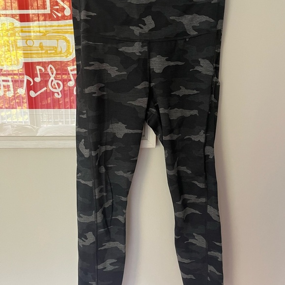 Athleta Ultimate Camo 7/8 Tights with Stash Pockets Size Small - Picture 3 of 14